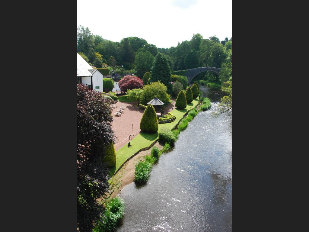 The Burns Monument and Gardens. The "Brig o' Doon", made famous in the Burns poem Tam O' Shanter, is in the background. 
